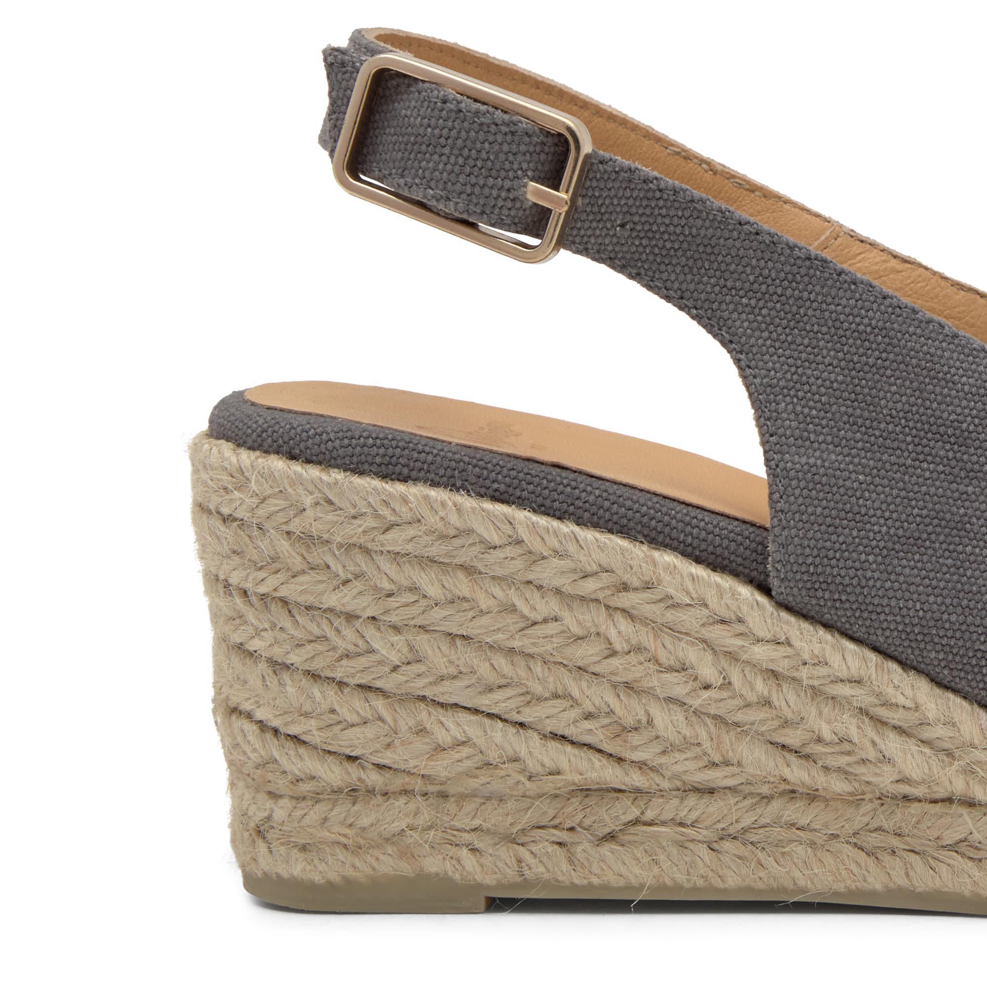 Alpargata destalonada Diana estilo peep-toe en algodón orgánico lavado