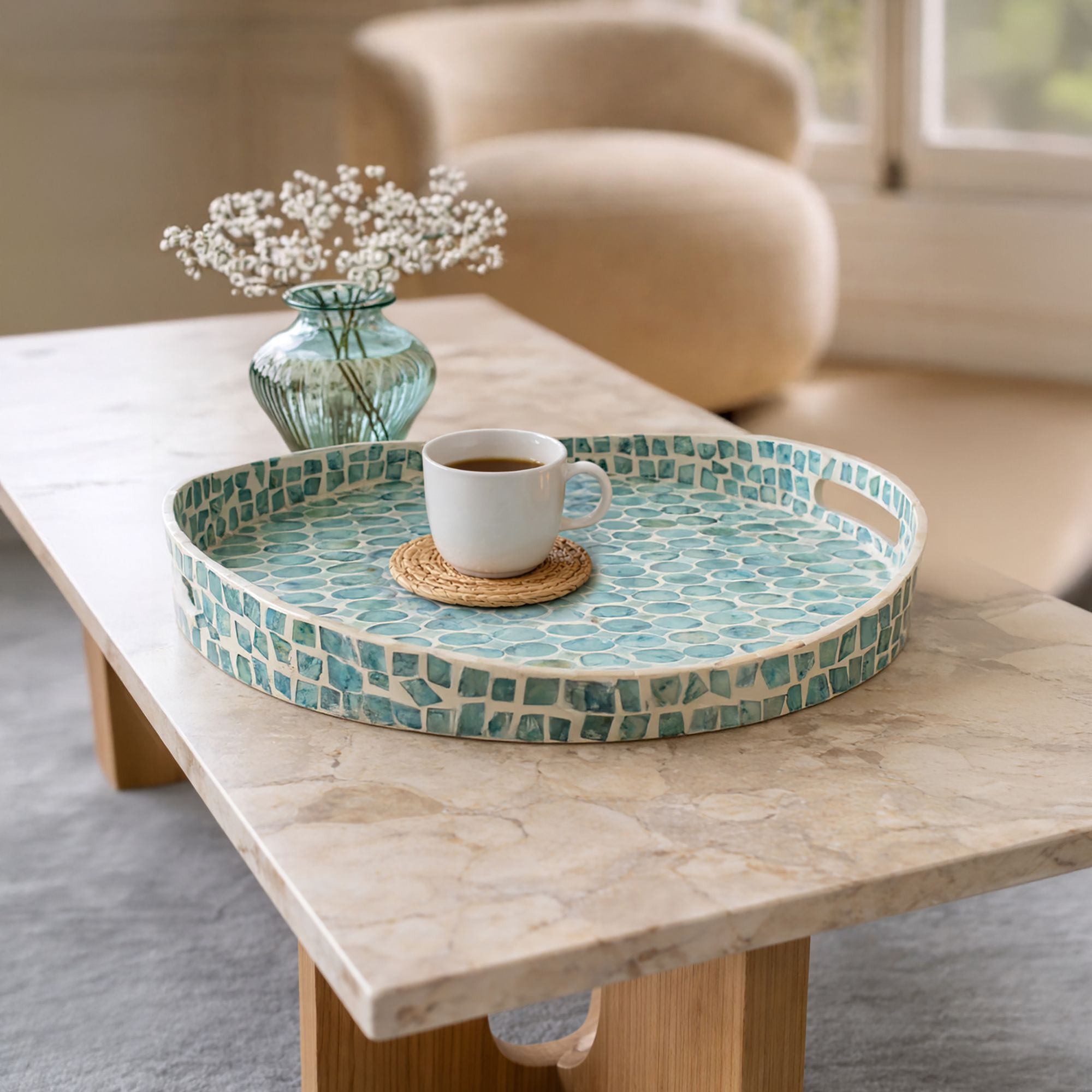 Plateau rond avec poignée en coquille de capiz bleu SOLNA