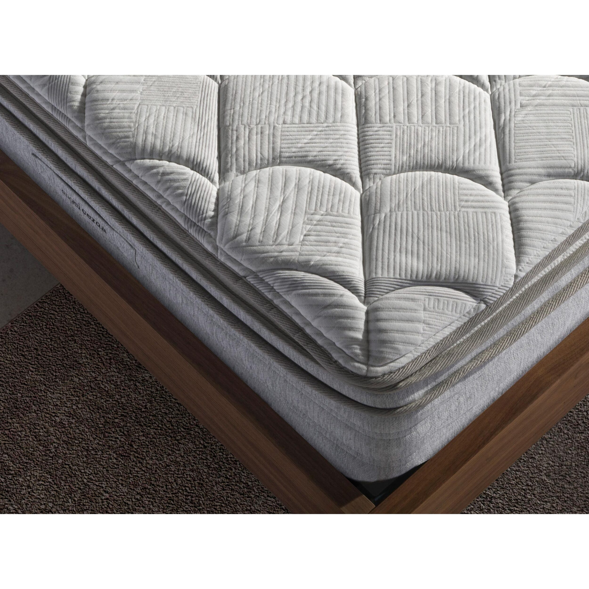 Colchón Angel Cerdá híbrido multicapa con muelles ensacados y viscoelástica Memory Foam de firmeza media Núcleo de muelles ensacados que se adapta Capa viscoelástica proporciona alivio de presión y una mayor ergonomía 180x200x27cm