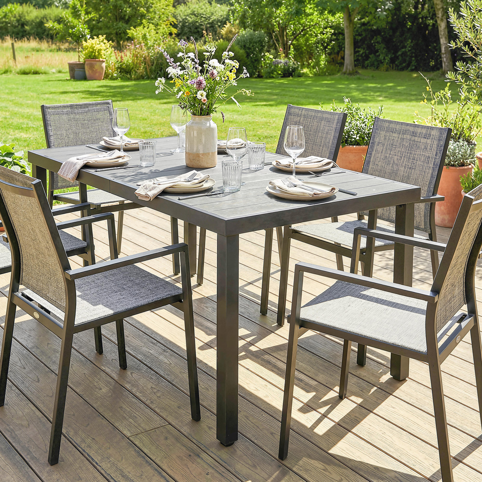 Mesa de Comedor de Jardín Rectangular, Mesa de Terraza Exterior 140x90x74 cm, con Estructura de Acero y Encimera Desmontable de WPC de Listones, Carga 50 kg, para Patio, Balcón, Gris