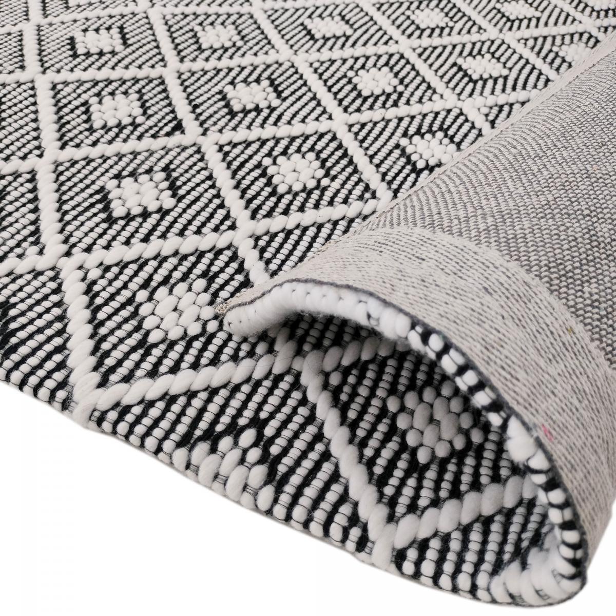 Tapis Kilim épais Muve, tissé à plat à à la main à base de plastique recyclé