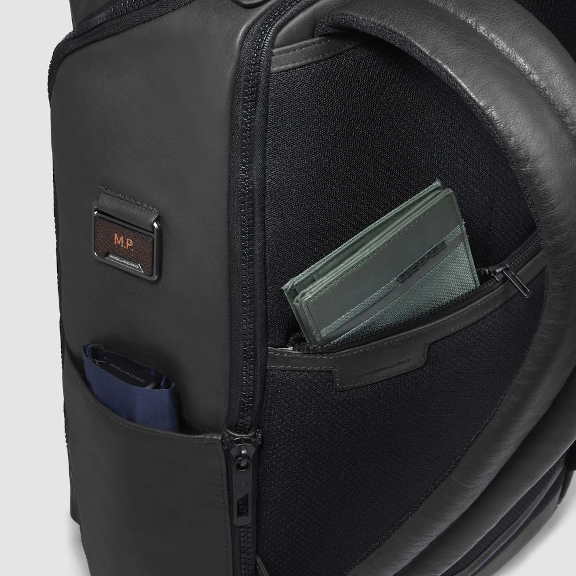 Piquadro Zaino da viaggio in pelle porta pc e iPad® con protezioni antiurto e RFID