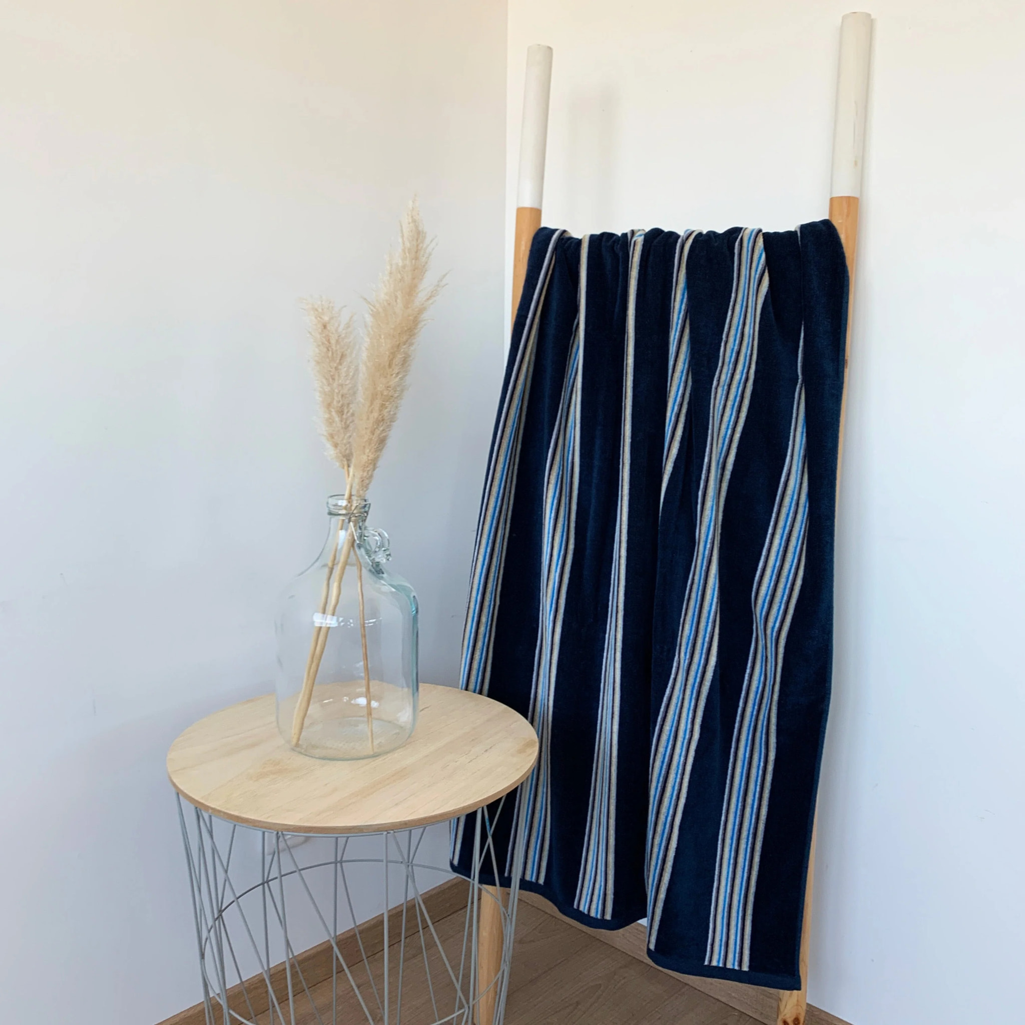 Serviette de plage M éponge velours Jacquard - Milonga Bleu Marine - 400g/m²