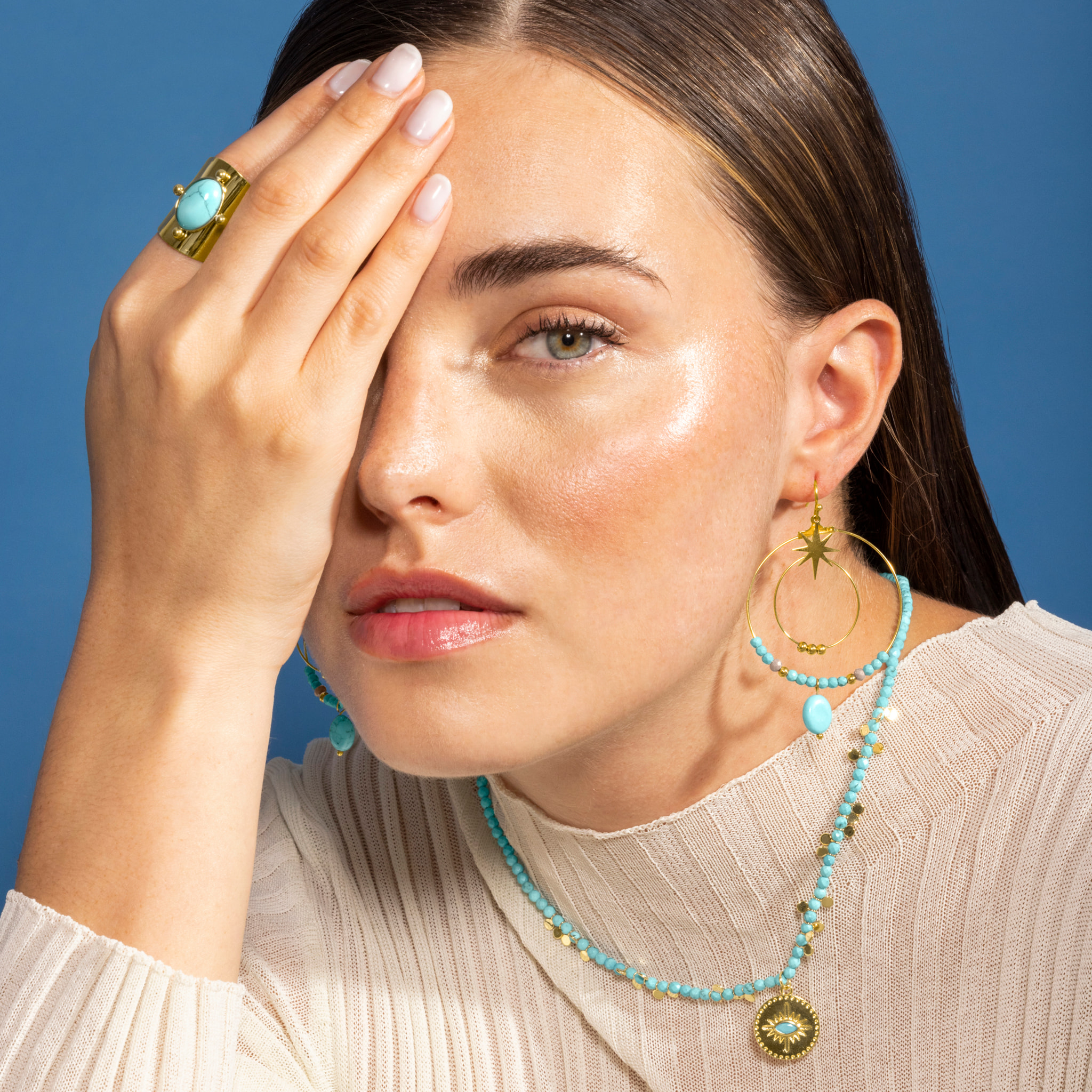 Anillo de Turquesa acabado en oro amarillo de 18K- Kumora