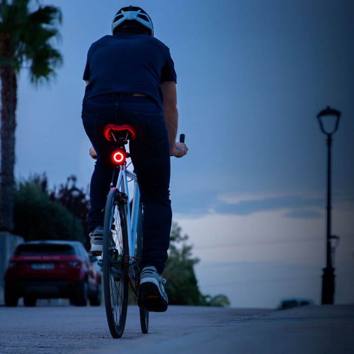 Luce LED posteriore per bicicletta Biklium InnovaGoods - rosso e nero - Ø6x3,5 cm