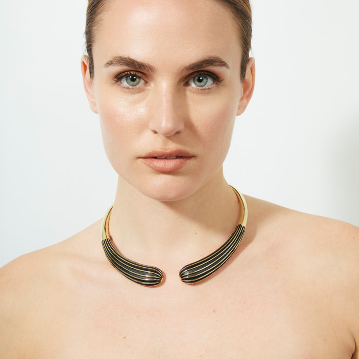 Collar de Lacado Negro acabado en oro amarillo de 18k