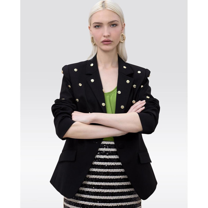 Blazer aderente con dettaglio di borchie rotonde