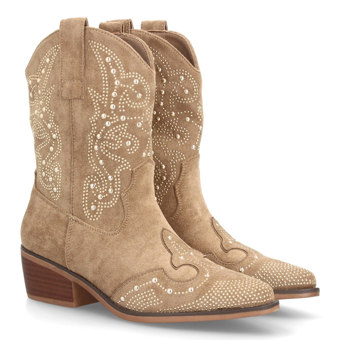 Botín cowboy mujer caña media con tachuelas decorativas y tacón bajo