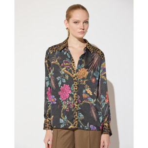 Camicia classica con una combinazione di stampe animalier e motivi floreali.
