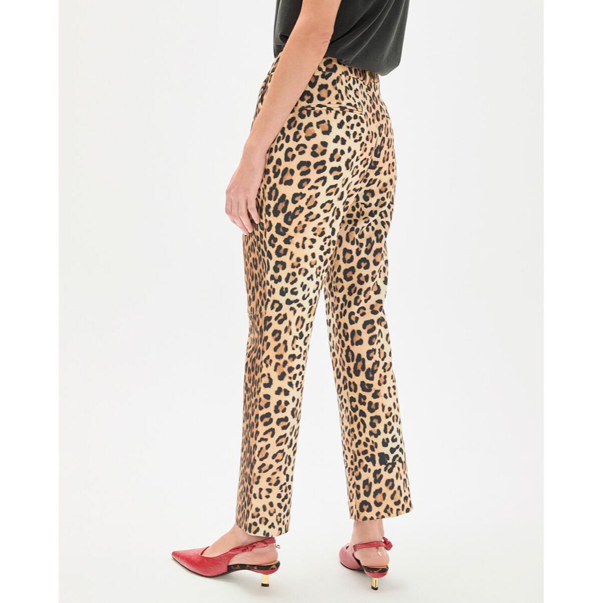 Pantaloni svasati corti con stampa animalier