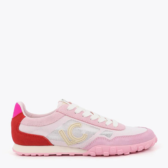 Sportivo in rete e tessuti diversi