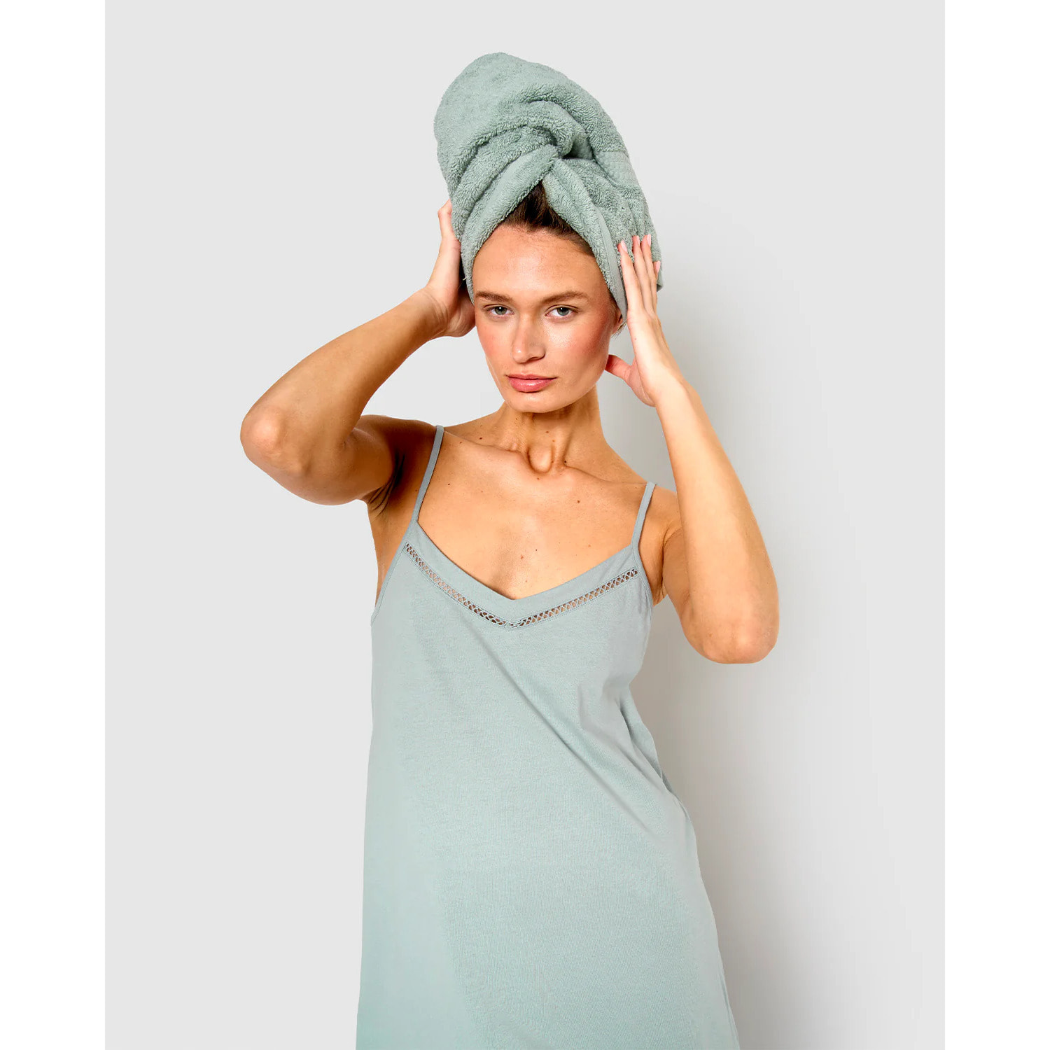 Camisón corto tirantes vainica azul agua