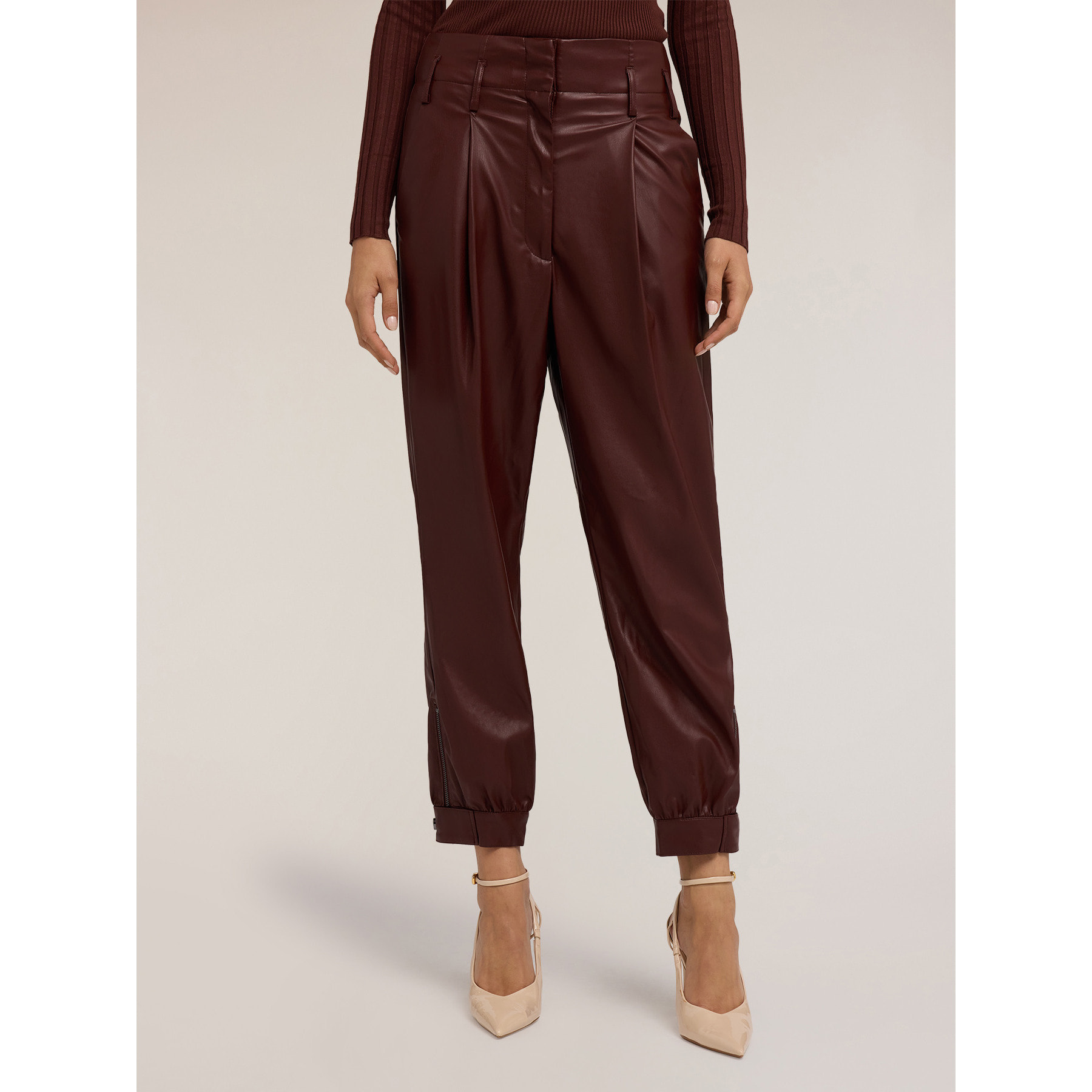 Motivi - Pantalones con pinzas en tejido revestido - Marrón