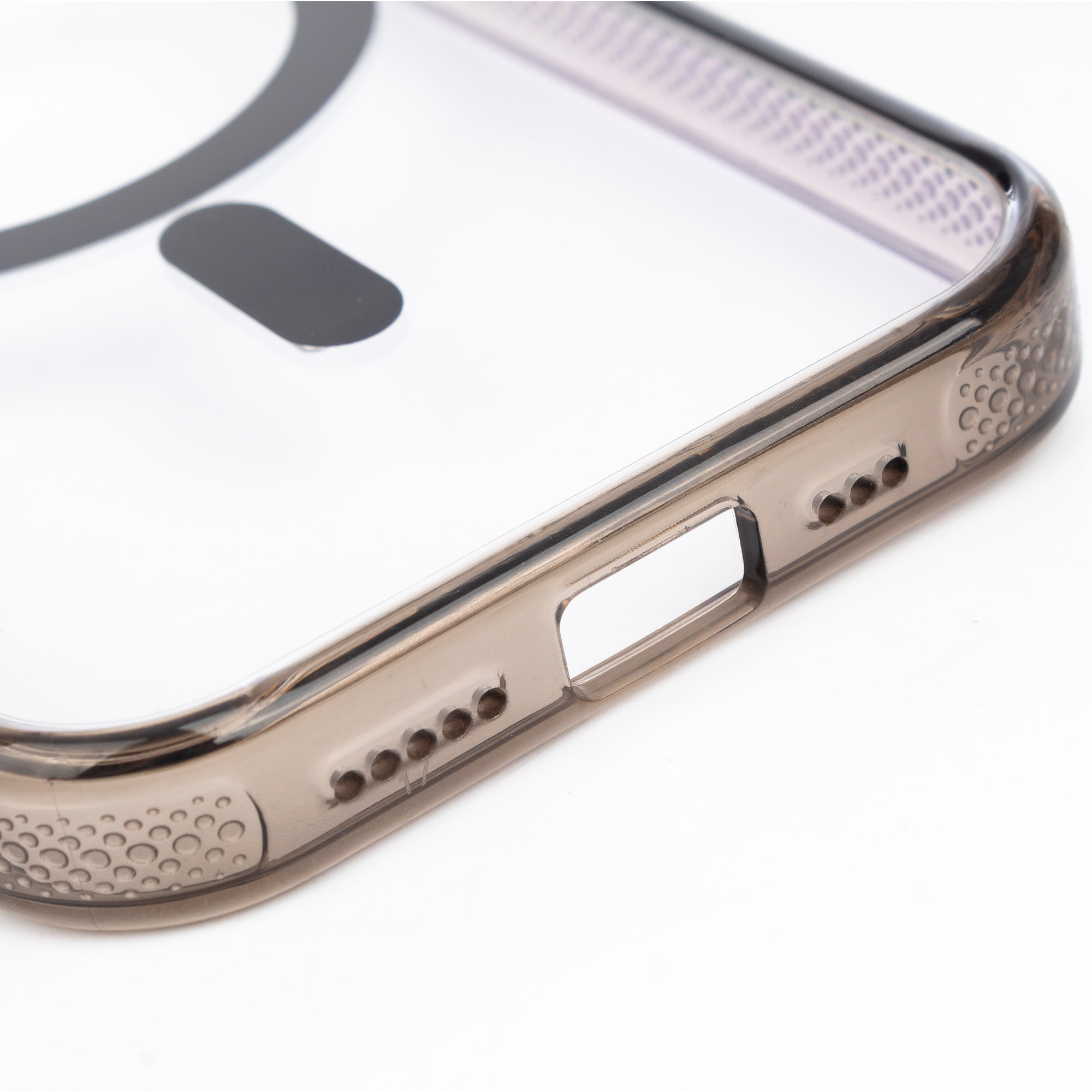 Carcasa transparente con cámara cubierta y bordes negros. Magsafe para iPhone 17.