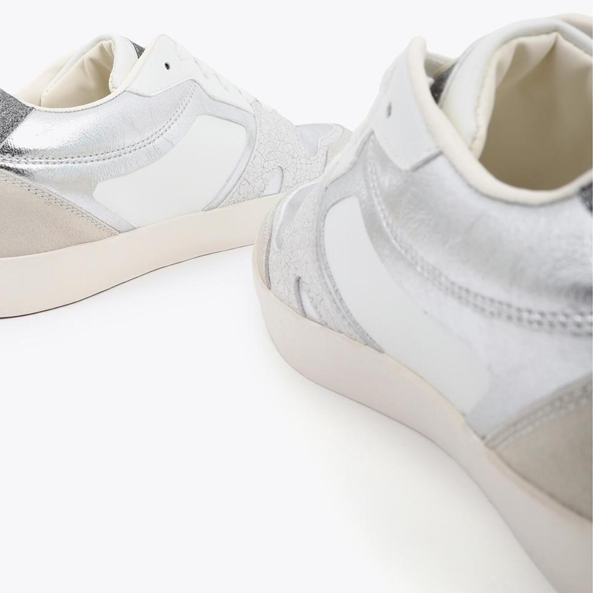 Scarpa sportiva con zeppa interna in tessuti abbinati e dettagli in pelle