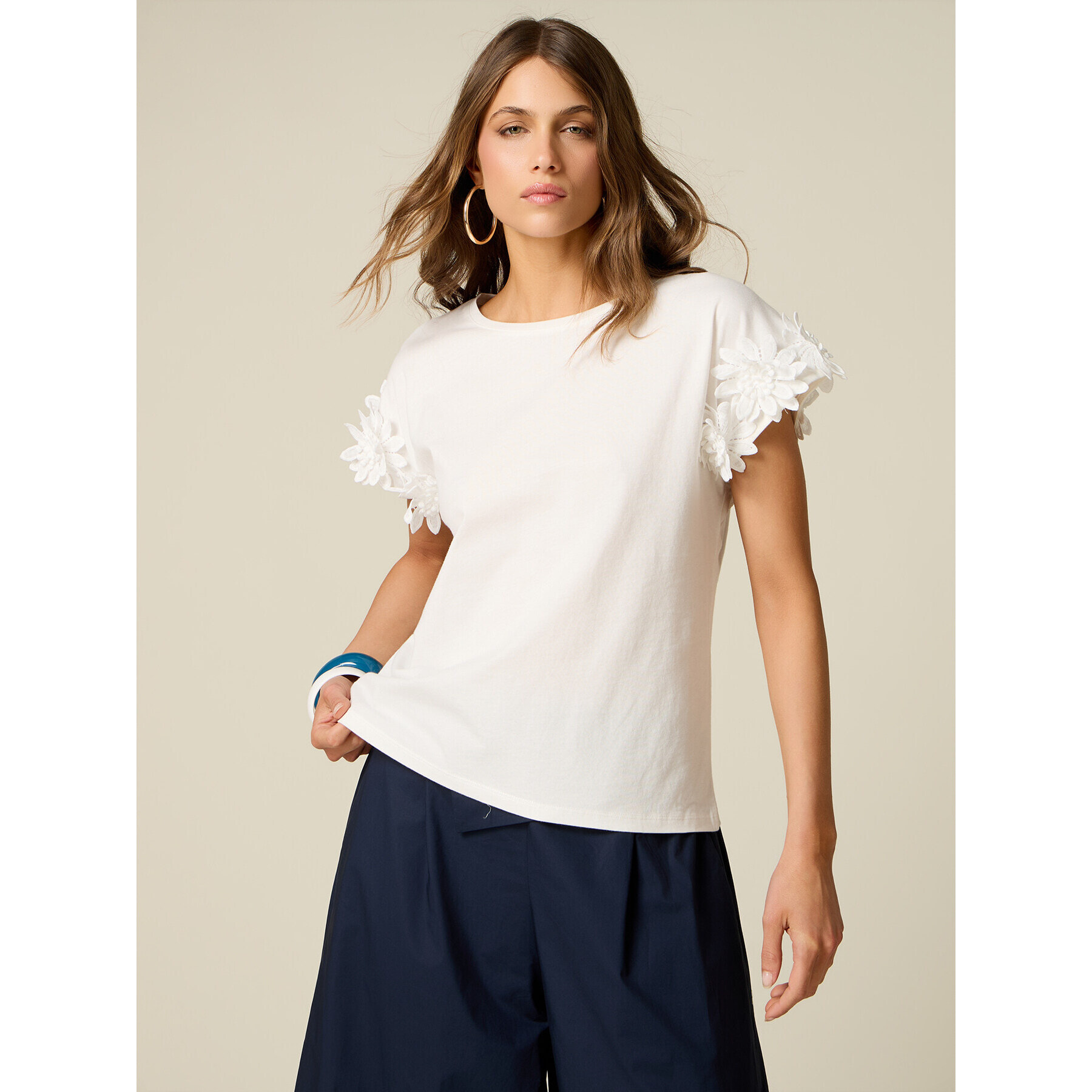 Oltre - Camiseta con aplicaciones florales de encaje - Blanco