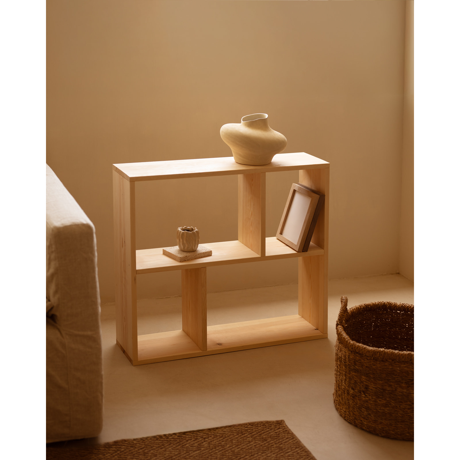 Mobilier d'appoint en bois massif ton naturel avec 1 Mobiliers et 2 séparateur Hauteur: 74 Longueur: 80 Largeur: 20