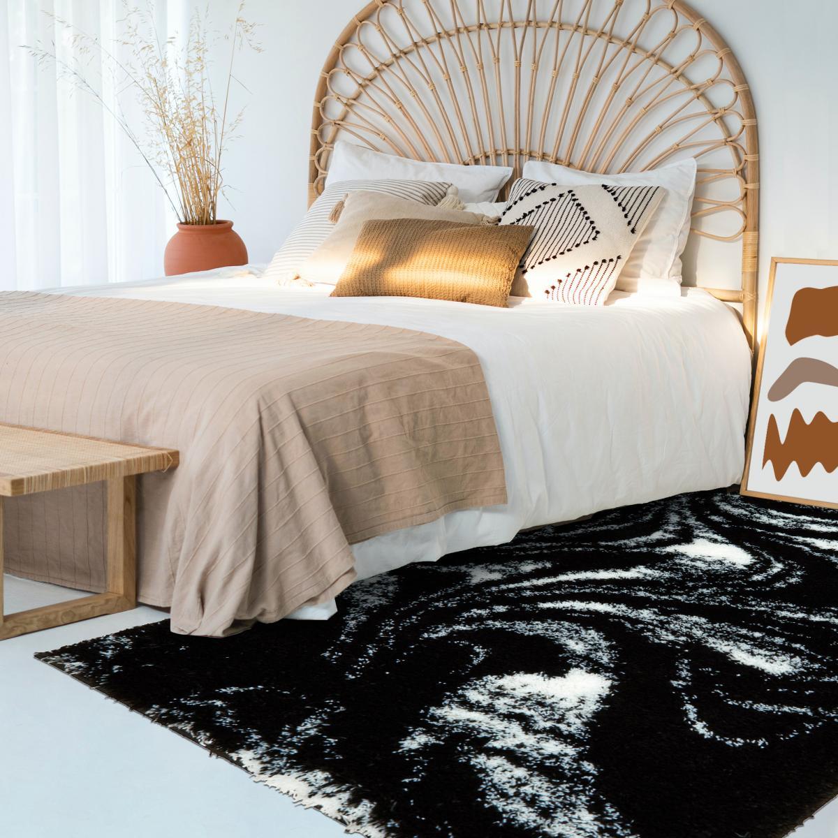 Tapis shaggy tissé motif abstrait KEBE