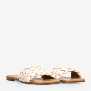 Sandalias blancas planas con trenzado