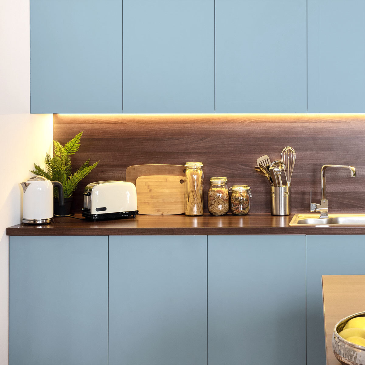 Rouleau adhésif décoratif Vinyle au Mètre - Bleu poudre - Sticker Lavable Imperméable Mur Cuisine Meubles