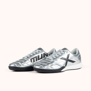 MUNICH M39 01 Zapatillas urbanas de inspiración futsal en color plata