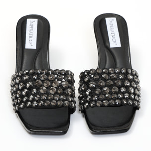 Sandali in simil pelle con tacco a rocchetto e fascia gioiello