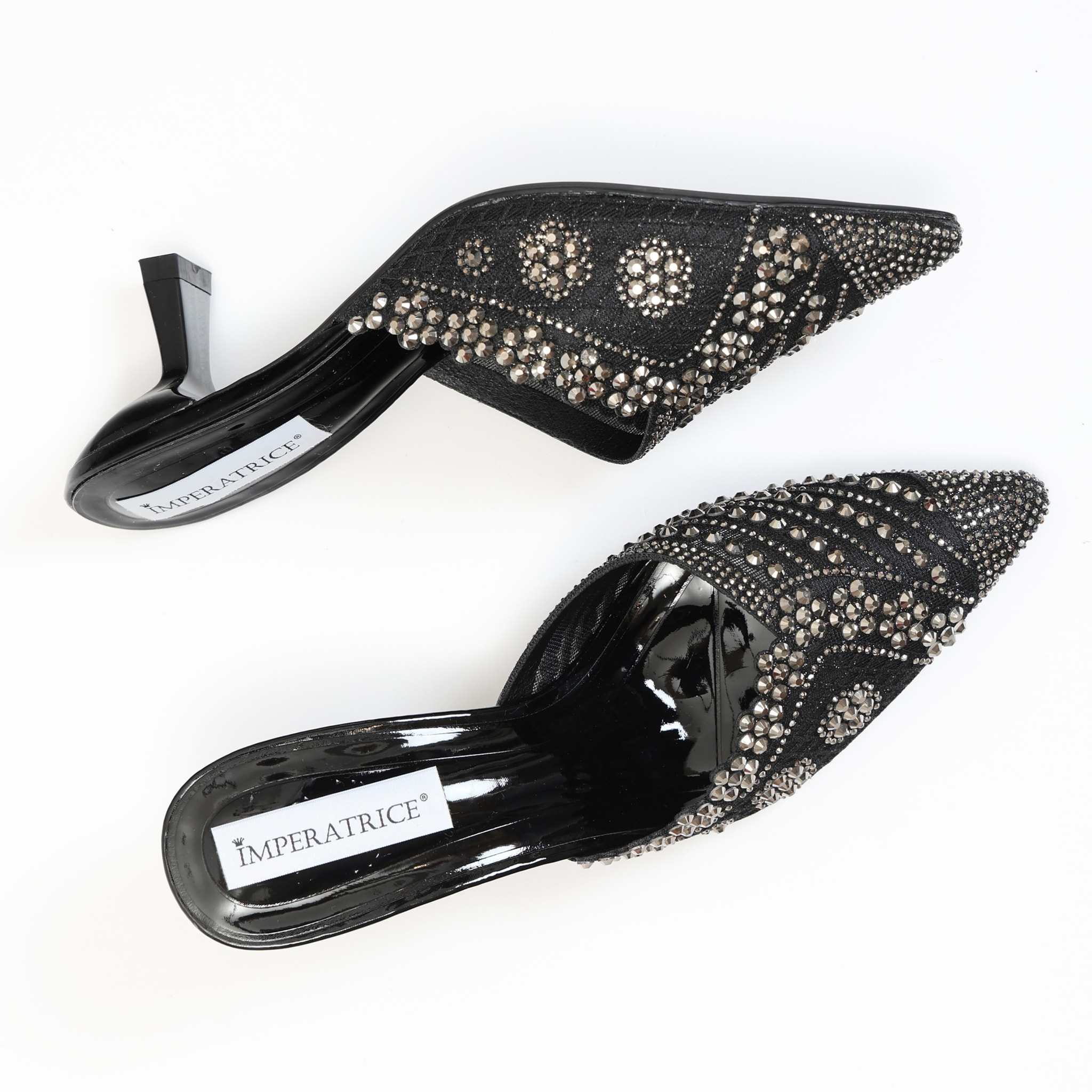 Sandali in simil pelle con tacco a rocchetto e tomaia gioiello