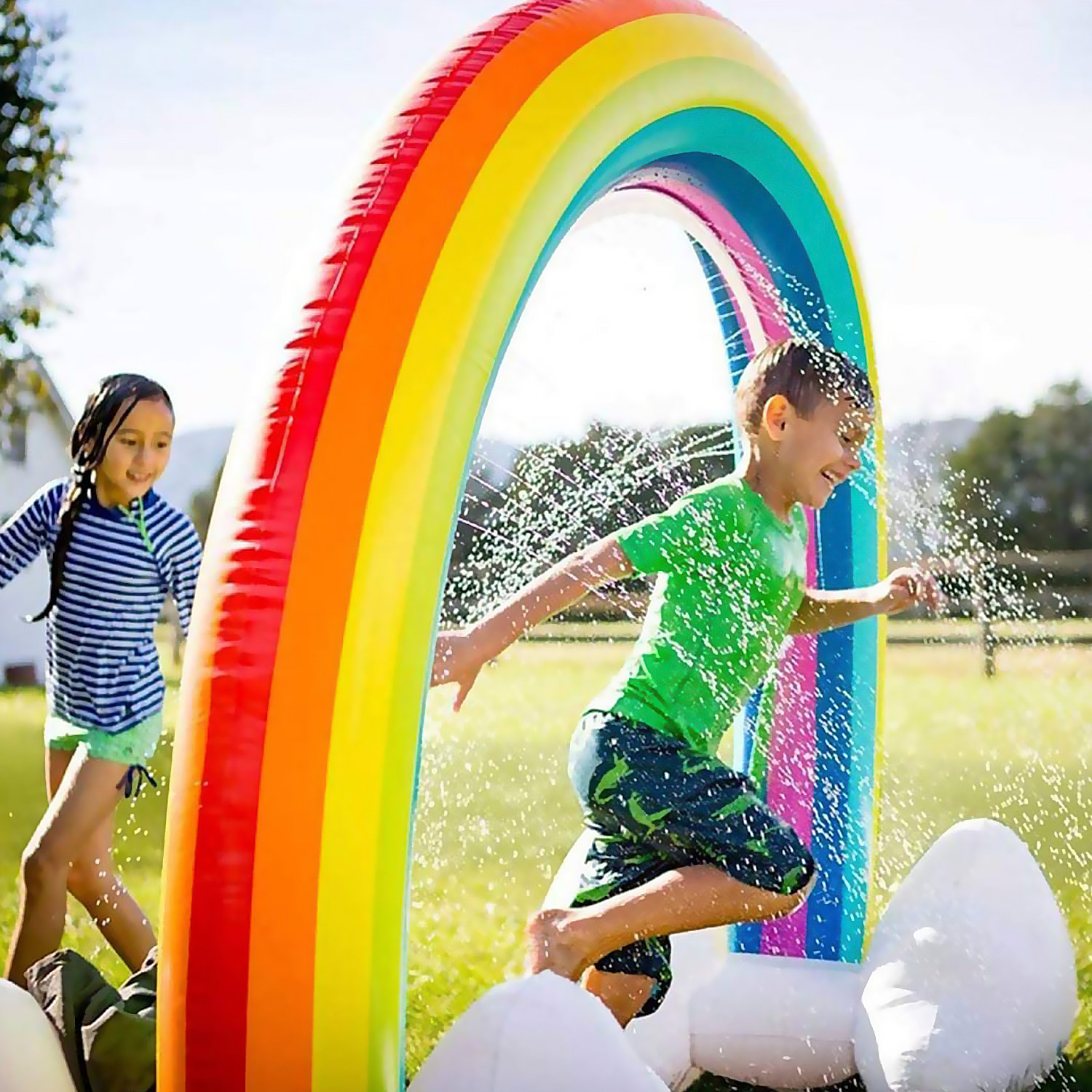 Irrigatore d'acqua arcobaleno. 260x166 cm.