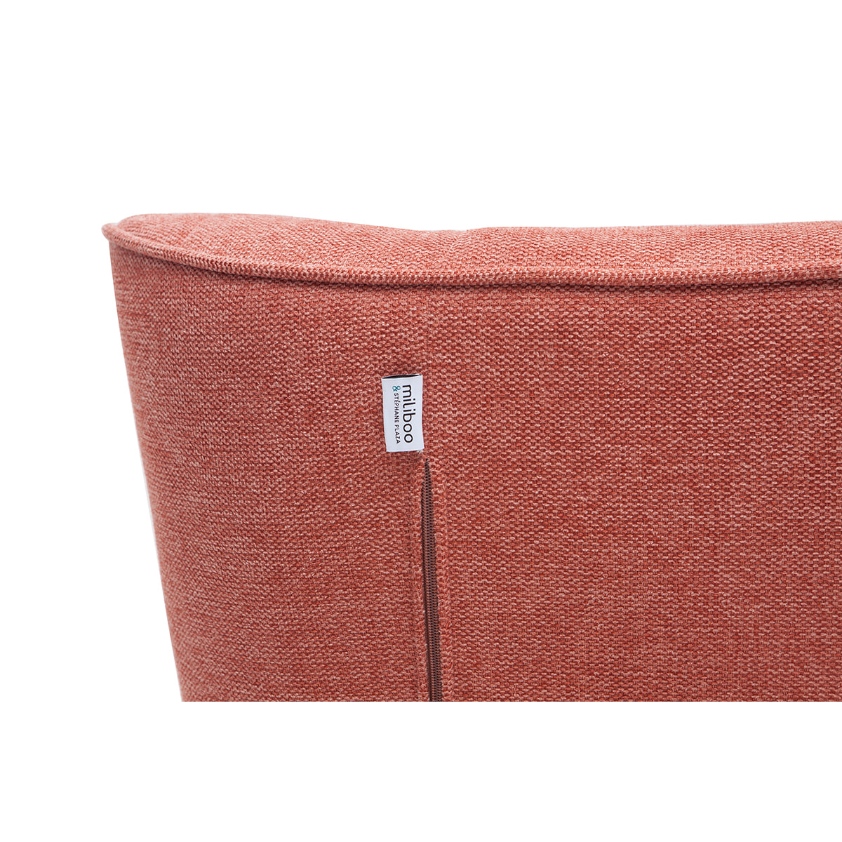 Fauteuil scandinave en tissu effet velours texturé terracotta et bois clair AVERY