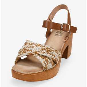 Sandalias de tacón marrones con rafia