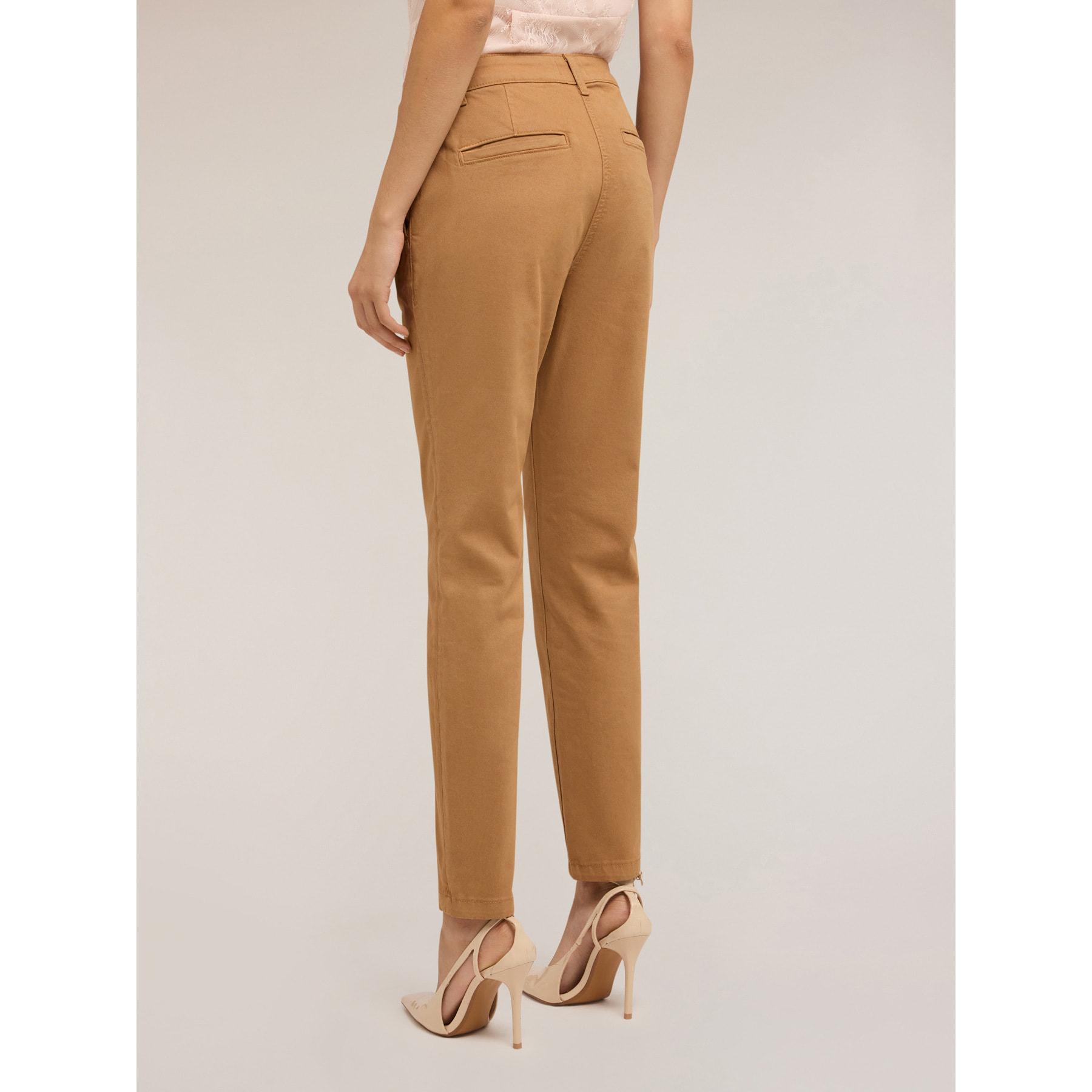 Motivi - Pantalones chinos Kendall en sarga de algodón - Marrón