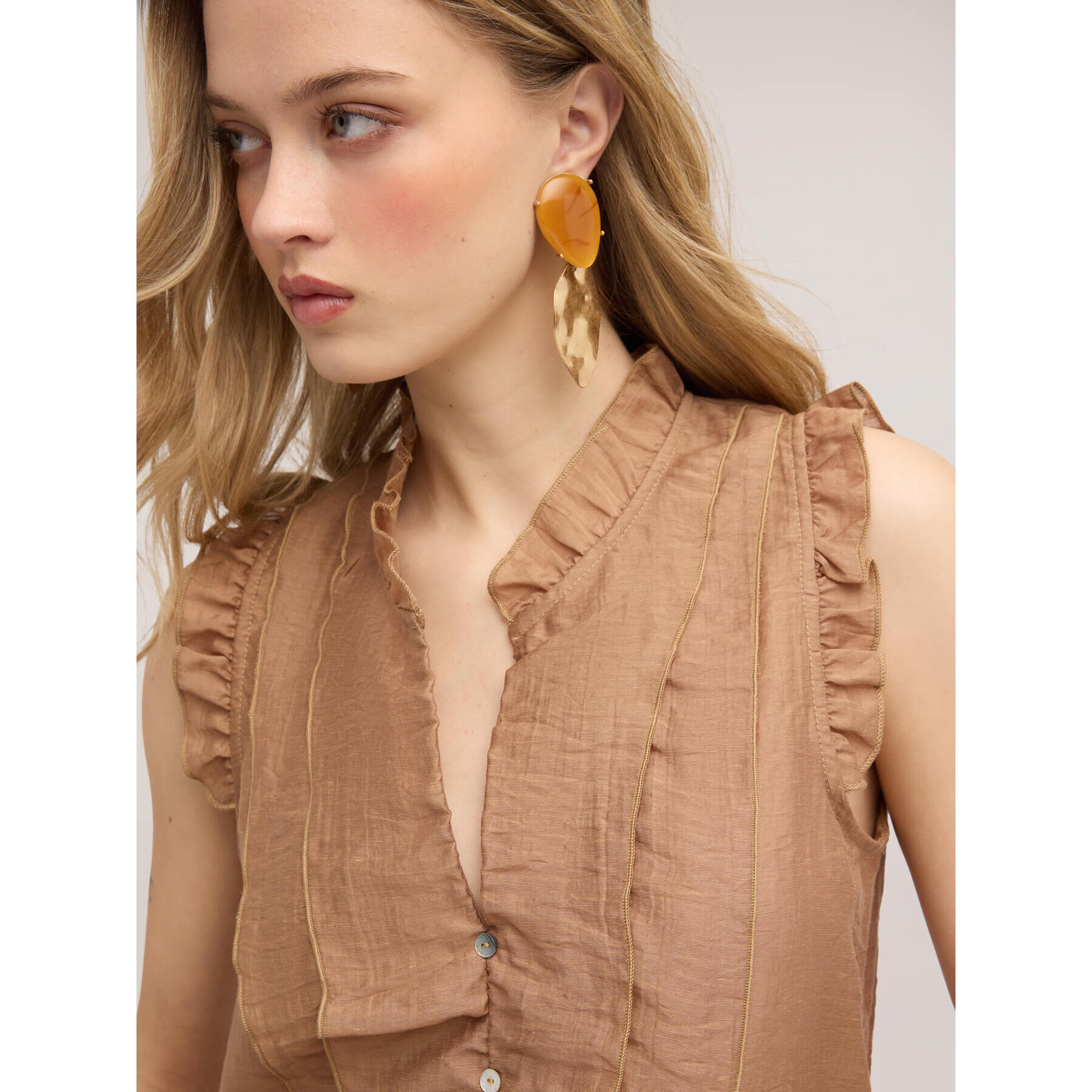 Motivi - Blusa in mussola con volant - Beige