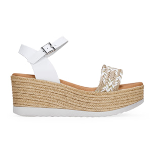 Sandalias de piel blancas con cuña efecto esparto