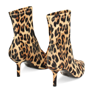 Tronchetto leopardato in tessuto, tacco 7 cm