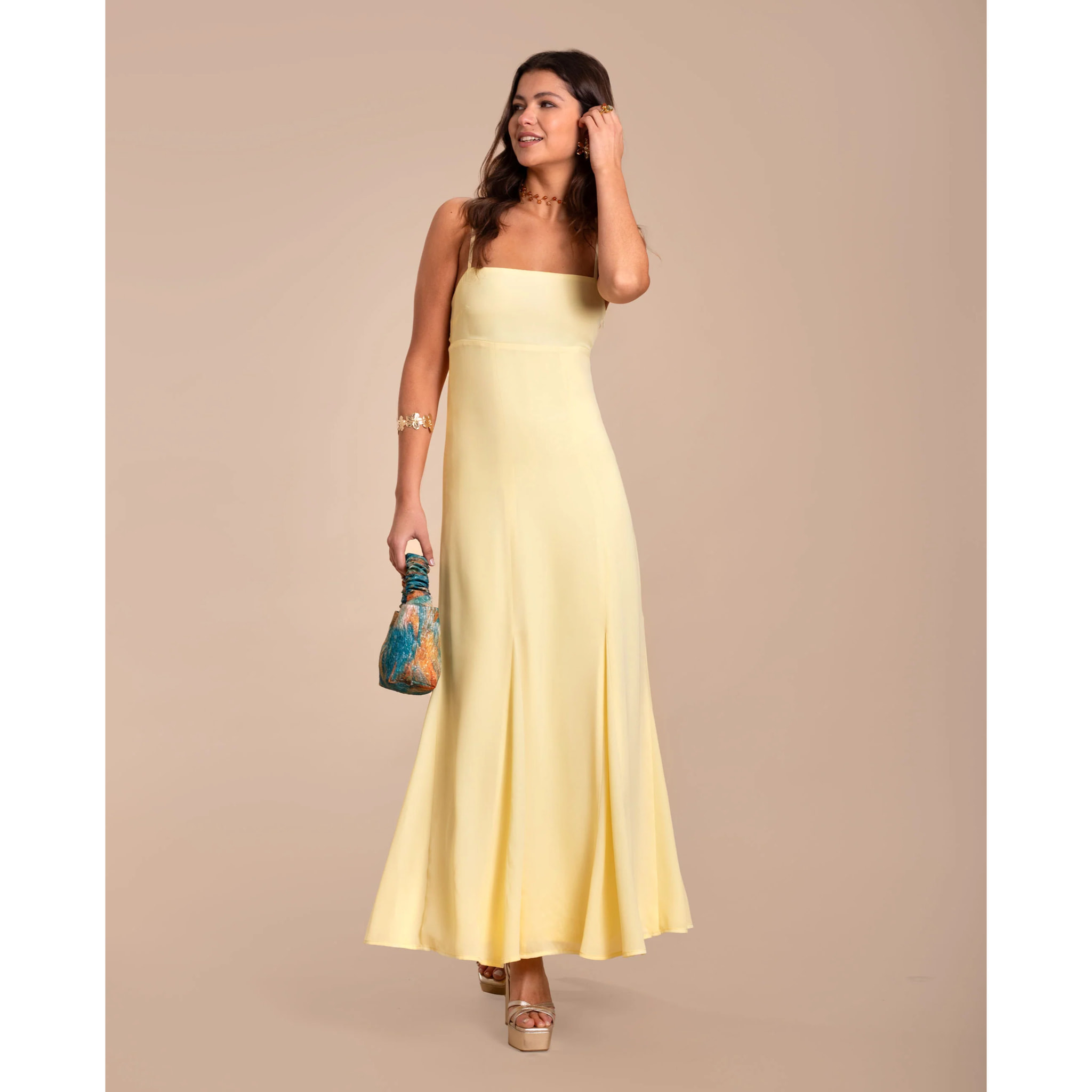 Vestido largo de corte imperio con tirantes