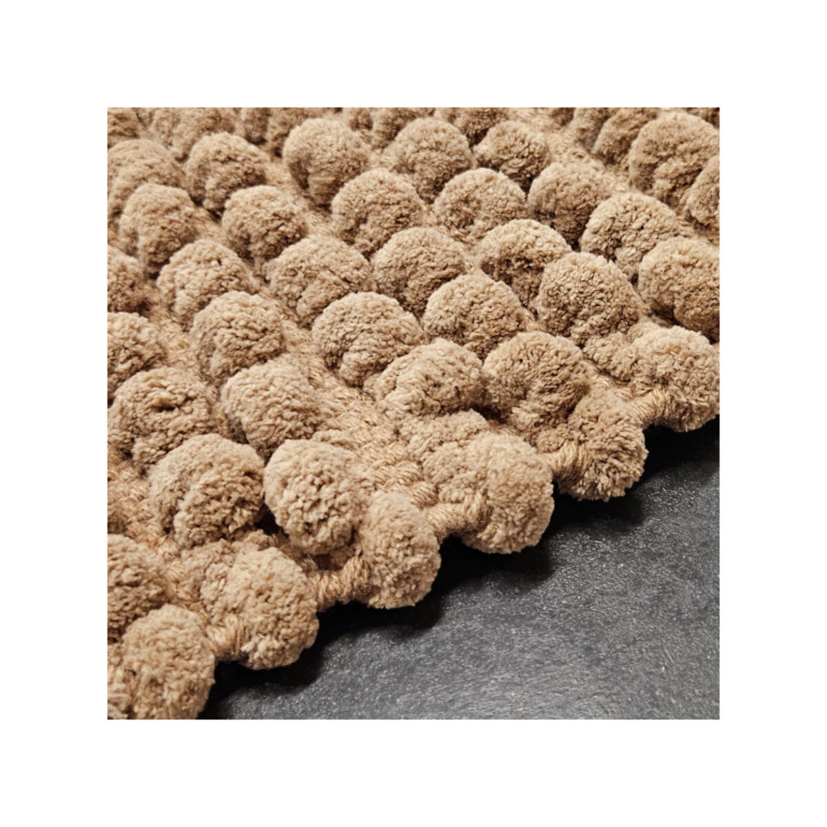 Tapis de salle de bain rectangulaire 40 x 60 cm avec pompons - 6 coloris - POP