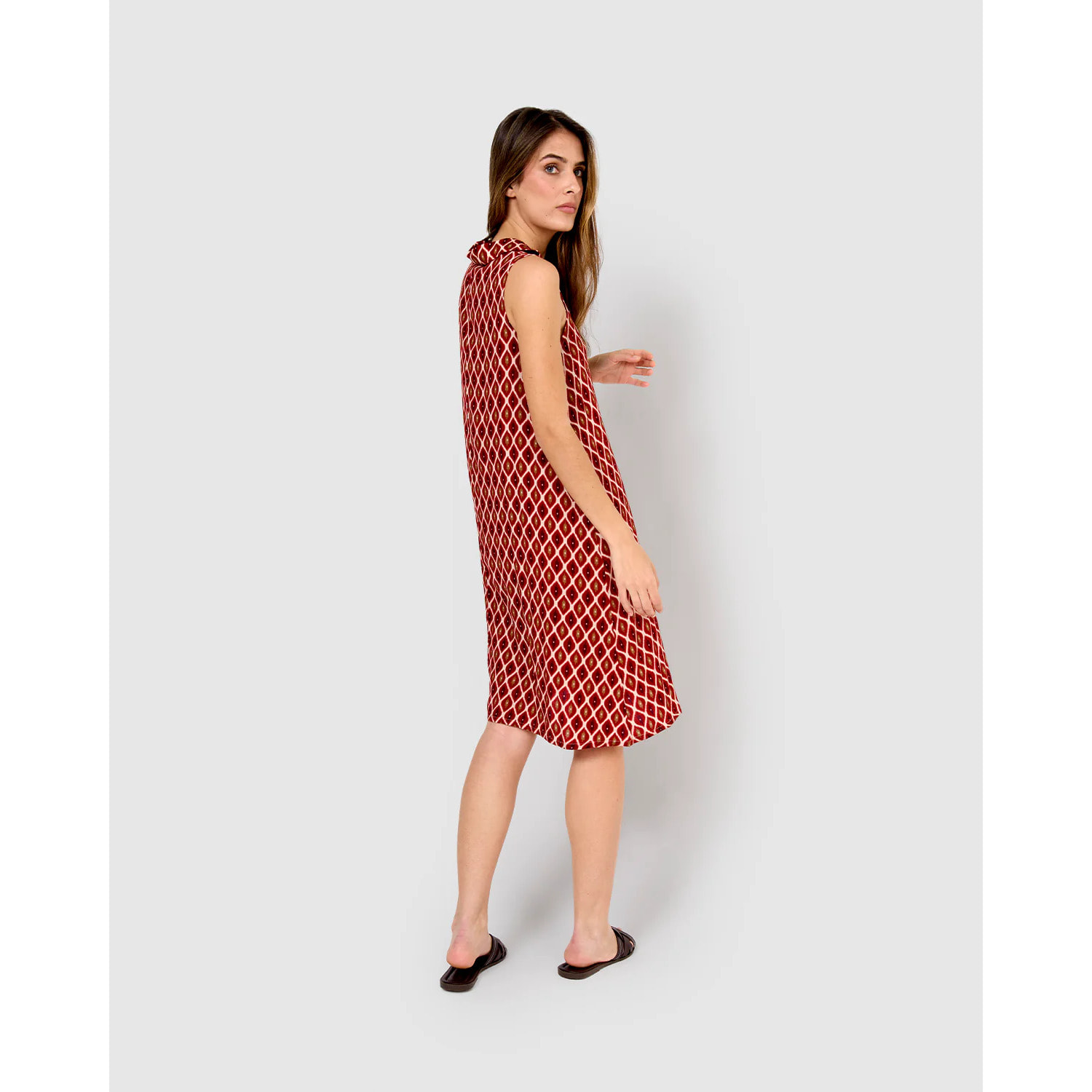 Vestido corto bambula detalles plisados cartagena burdeos