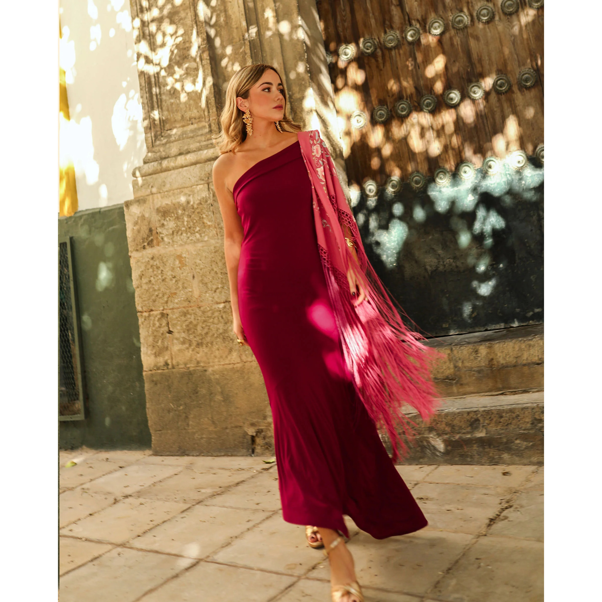 Vestido midi asimétrico con volante