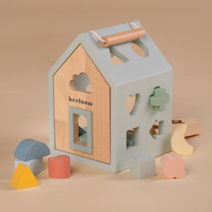 Casa de madera con formas para encajar