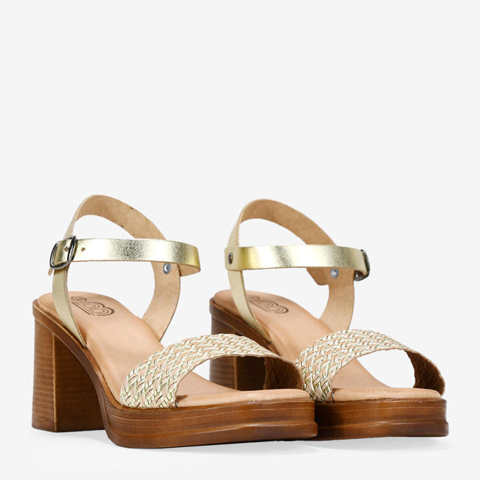 Sandalias de piel doradas con tacón