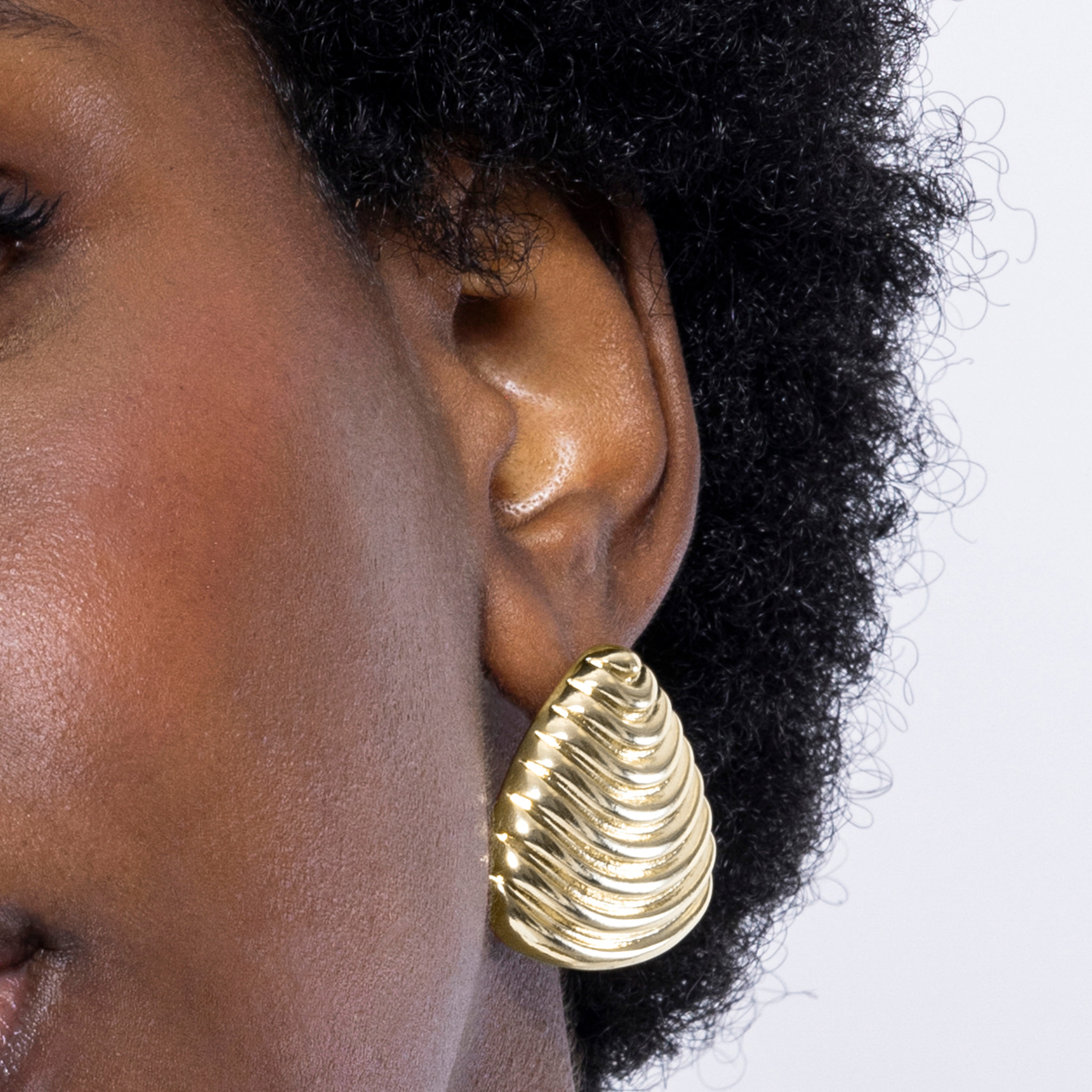 Pendientes acabados en oro amarillo de 18k