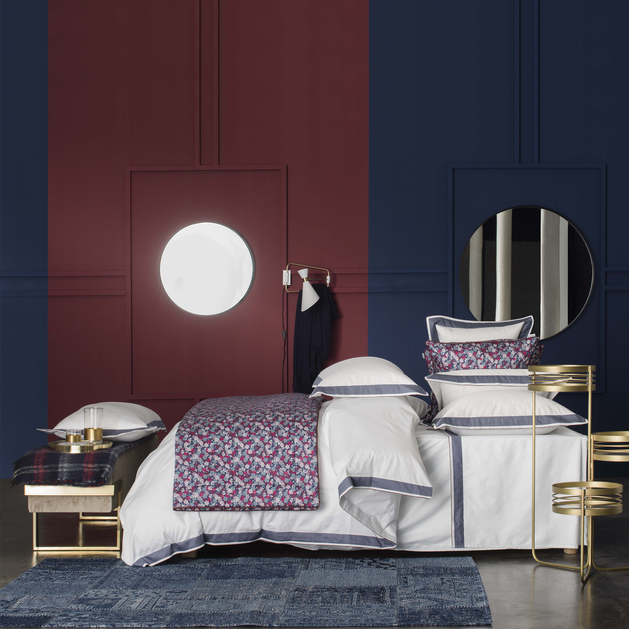 Taie d'oreiller tricolore en satin de coton avec bande appliquée, MARCEAU, Blanc Neige/Bleu Marine