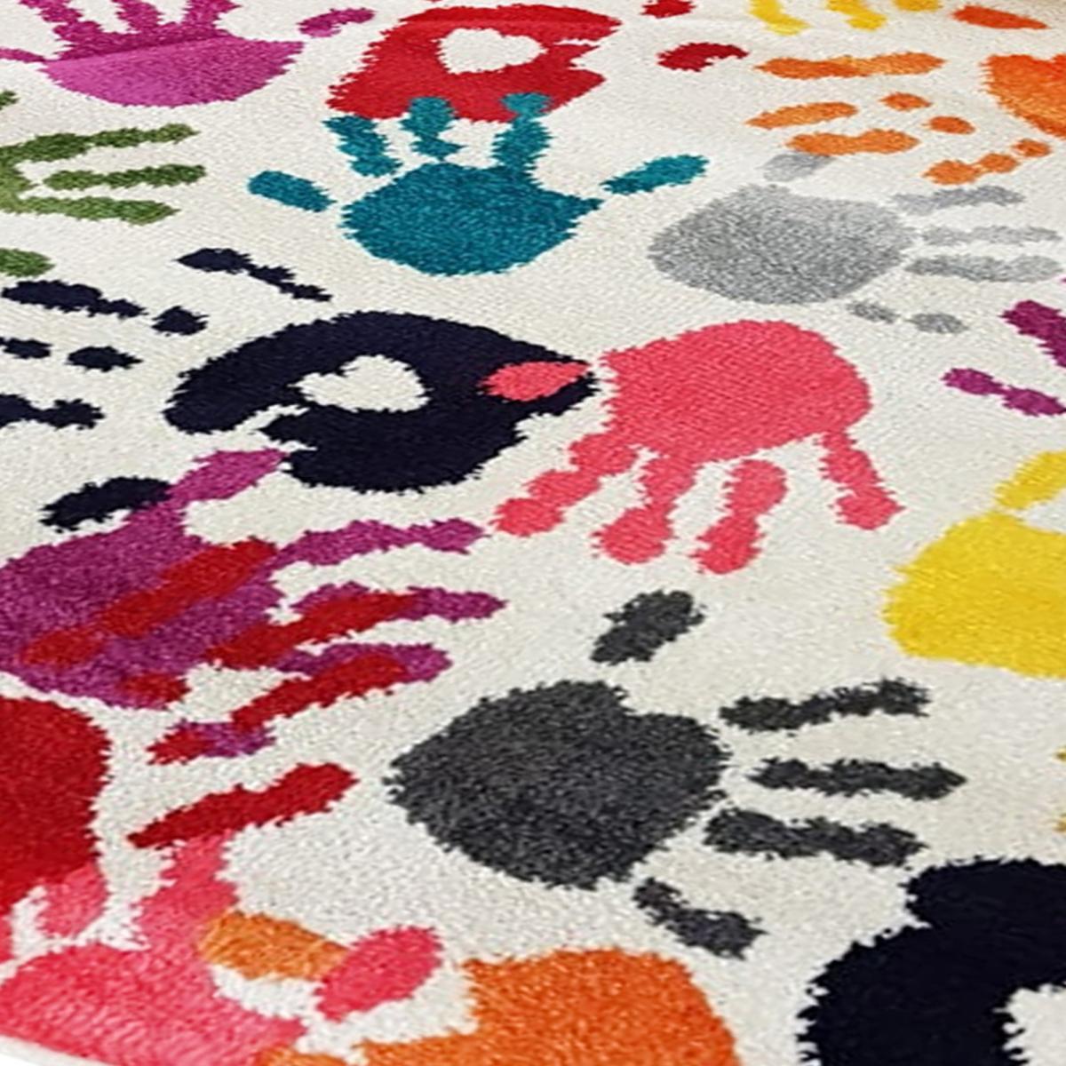 Tapis enfant Lafi motif mains multicolores, facile d'entretien