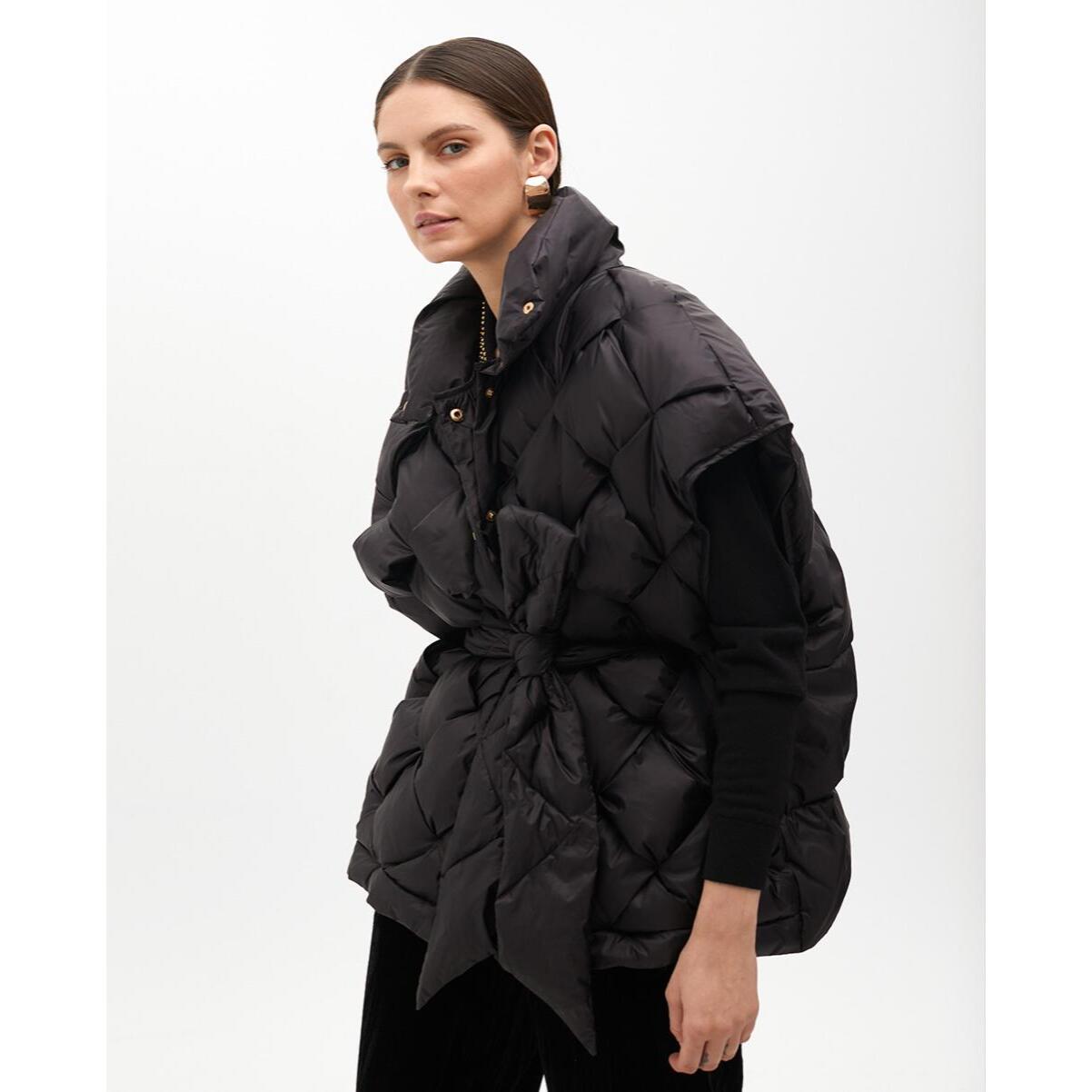 Gilet Imbottito Intrecciato con Cintura in Tessuto