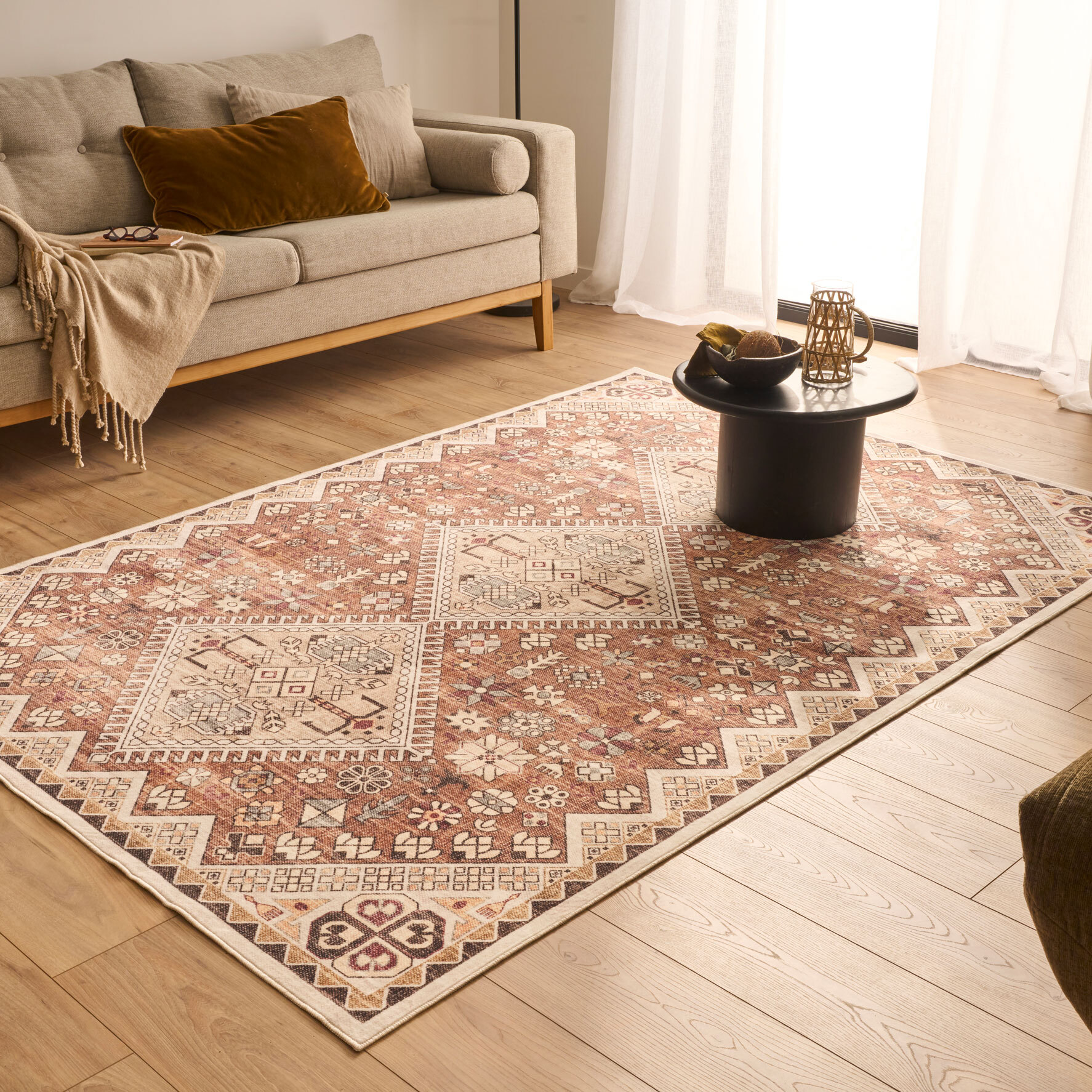 OTTOMAN - Tapis à poils courts doux à motif berbère beige