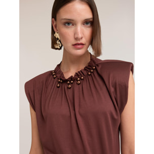 Motivi - Camiseta con fruncido y aplicaciones en el cuello - Marrón