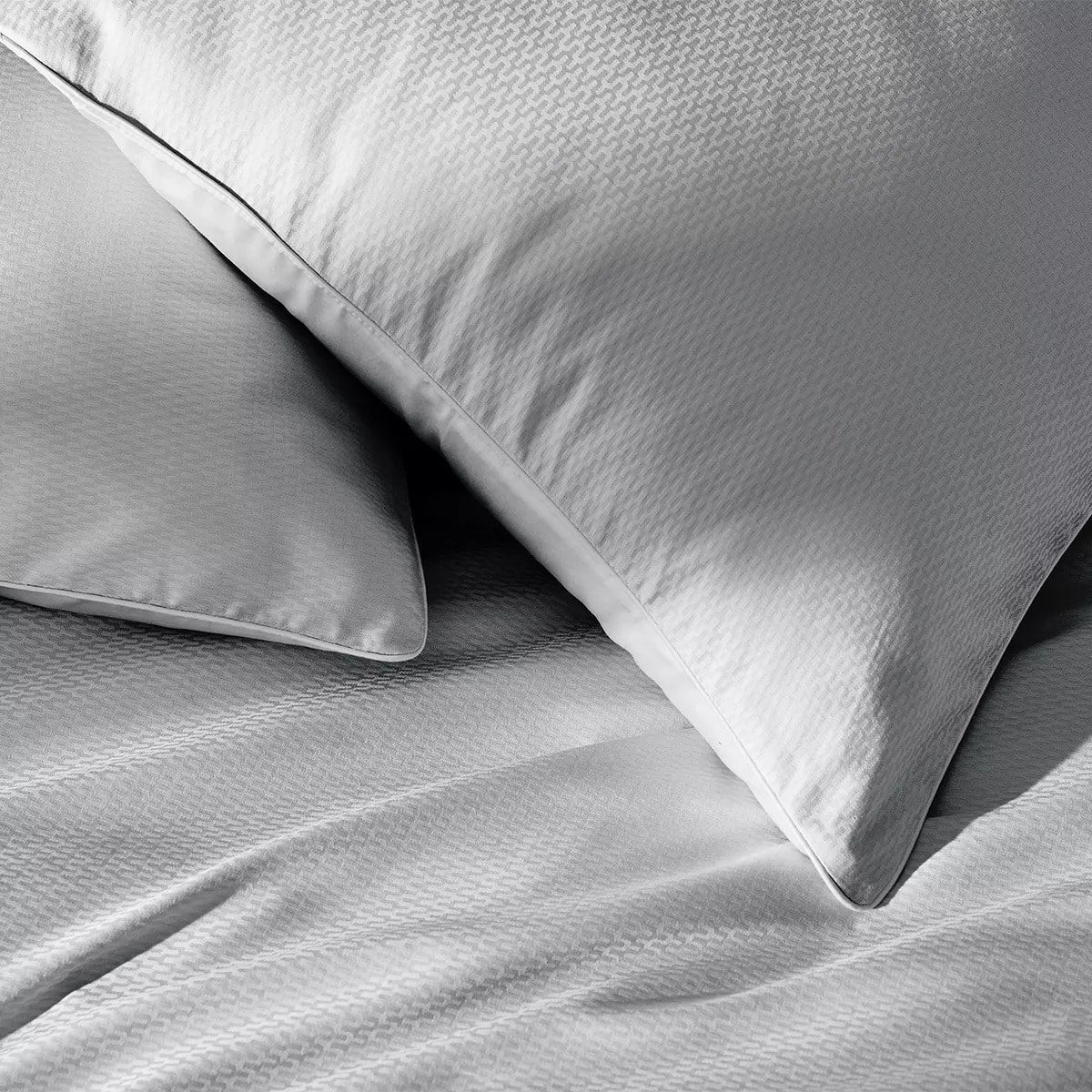 Taie d'oreiller satin de coton motif jacquard gris Vibrato glacier