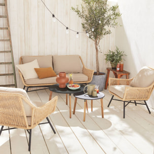 Salon de jardin bas 4 places KUTA – Ensemble canapé 2 places et 2 fauteuils avec 2 tables gigognes. résine tressée effet corde. coussins beiges