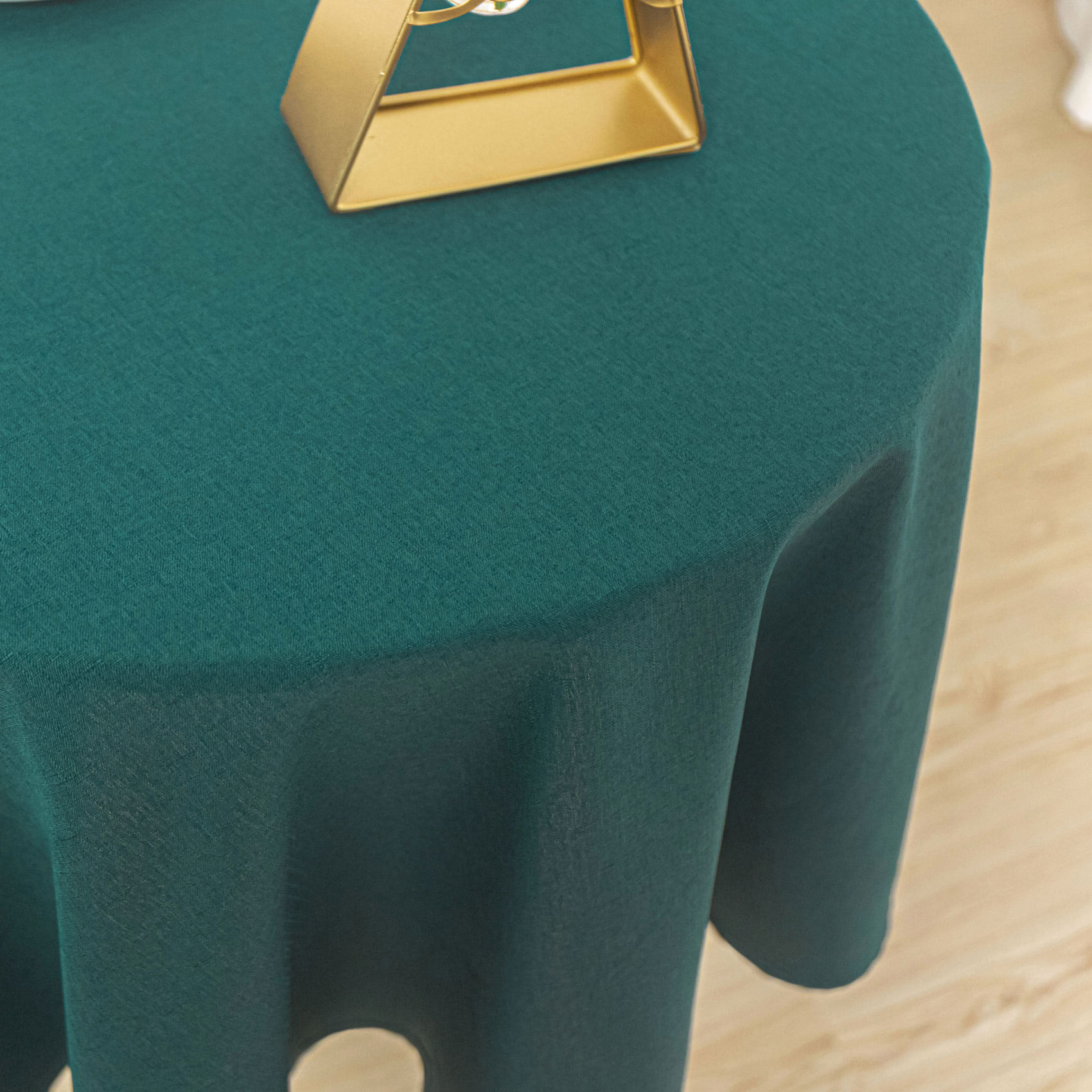 Nappe ronde infroissable et anti-tâches - Bleu Paon