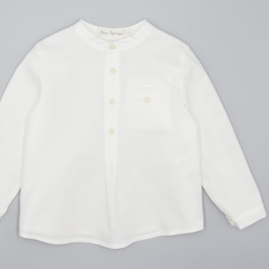 Camisa oxford blanco. Cuello mao y bolsillo.